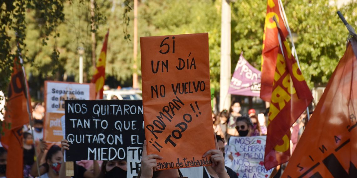 8M: al grito de Ni Una Menos hubo marcha en Cutral Co y Plaza Huincul