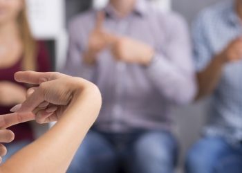 Huincul: trabajadores municipales se capacitan en lengua de señas