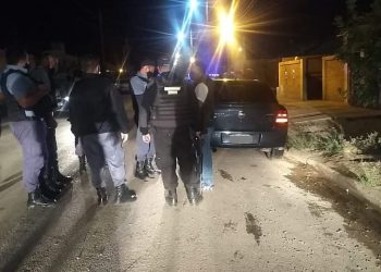 Gran despliegue y persecución policial concluyó con dos demorados en Plaza Huincul