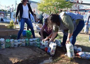 Plaza Huincul se suma a la construcción con eco-ladrillos