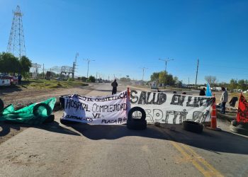 Conflicto de salud: continúa el corte total de la ruta 22 en Plaza Huincul