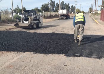 Plaza Huincul continúa con los trabajos de bacheo