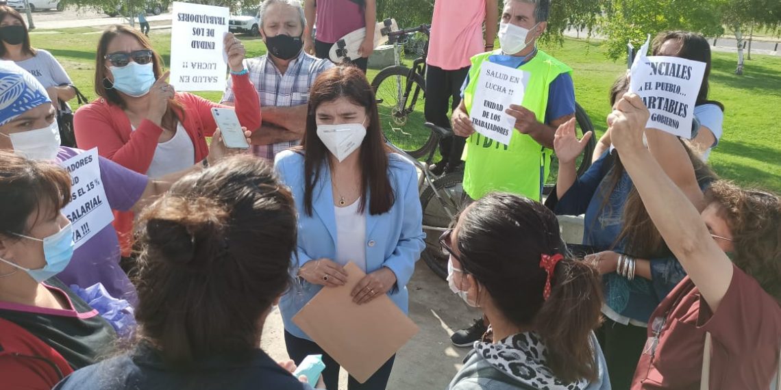 Vanina Merlo habló con los autoconvocados de salud en el acto de Malvinas