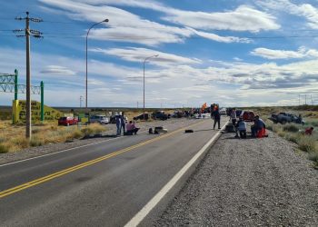 Sigue el corte en la ruta 22 cerca de Plaza Huincul  por el conflicto de salud