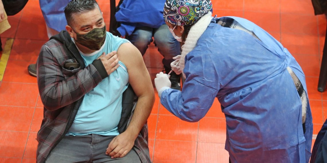 Petroleros accederán a la vacunación contra el coronavirus