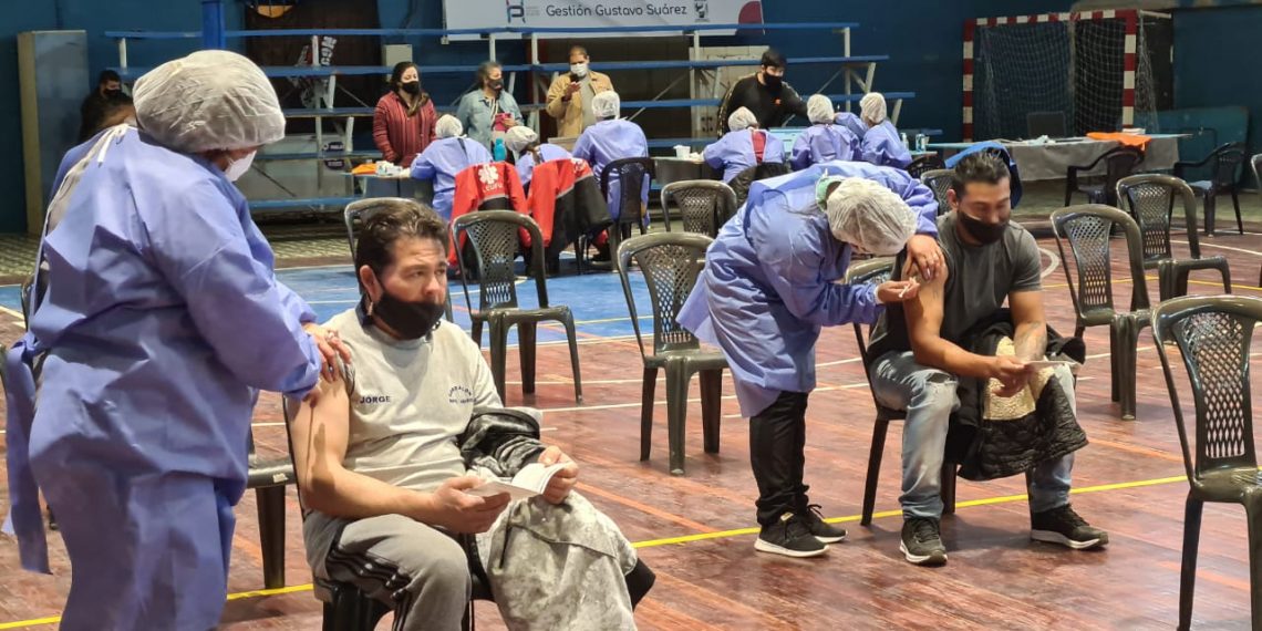 Más de 2 mil vacunas contra el coronavirus se aplicaron durante dos días en Plaza Huincul