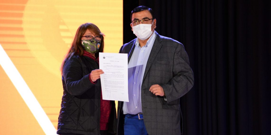 Cutral Co: Rioseco entregó terrenos y anunció más urbanización