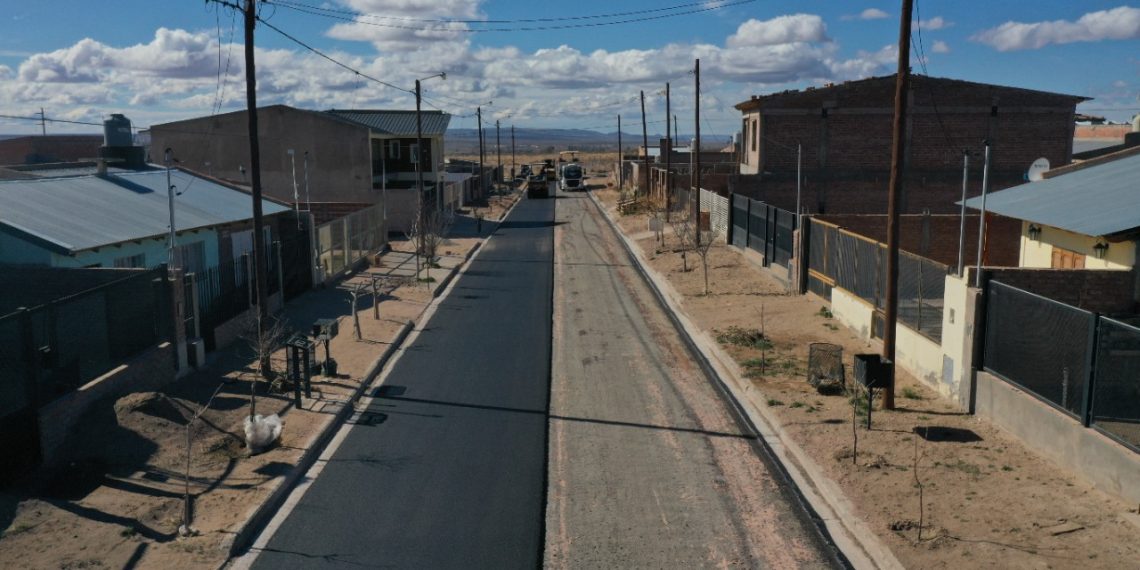 Cutral Co asfaltó varias cuadras del barrio Pueblo Nuevo