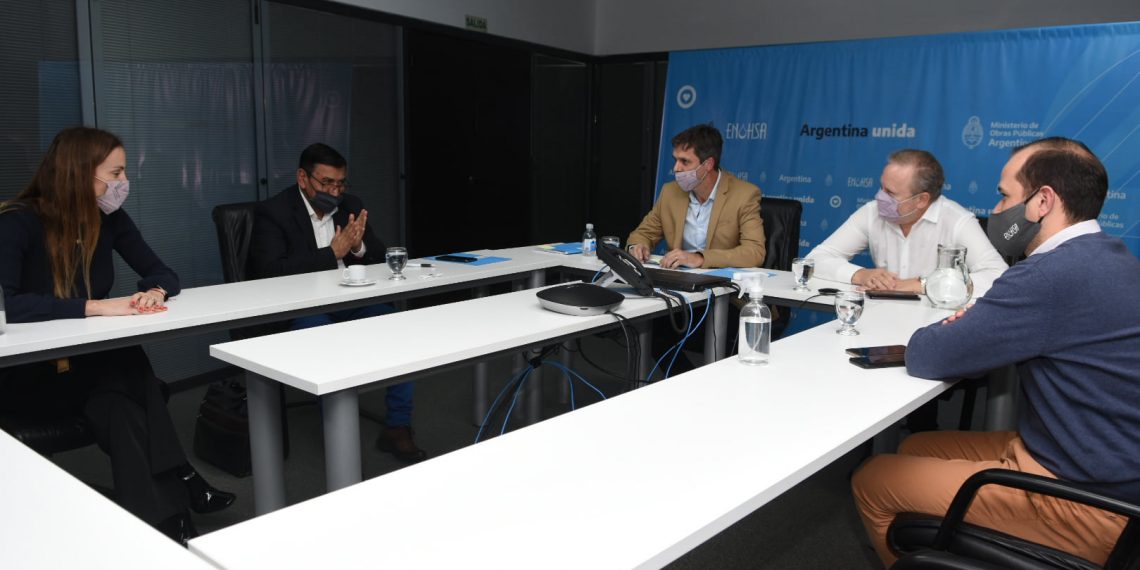 Cutral Co acordó con Nación la ampliación de las redes cloacales