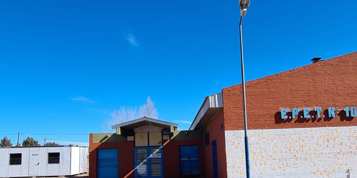 EPET 10: Llegaron dos aulas tráilers y esperan que 2º año pueda iniciar la presencialidad en septiembre