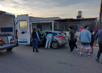 Una persona derivada al hospital después de chocar en Cutral Co