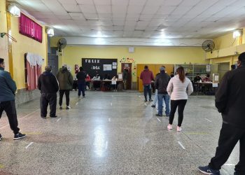 Con demoras, arrancaron las elecciones en Cutral Co y Plaza Huincul