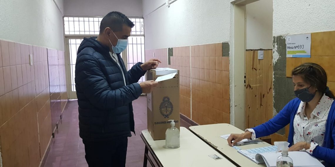 PASO 2021: Ramón Rioseco votó en la escuela 272