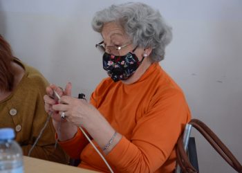 Cutral Co: tejedoras donaron su producción a la Fundación Seno