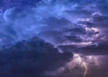 La AIC anunció el ingreso de aire húmedo con formación de tormentas
