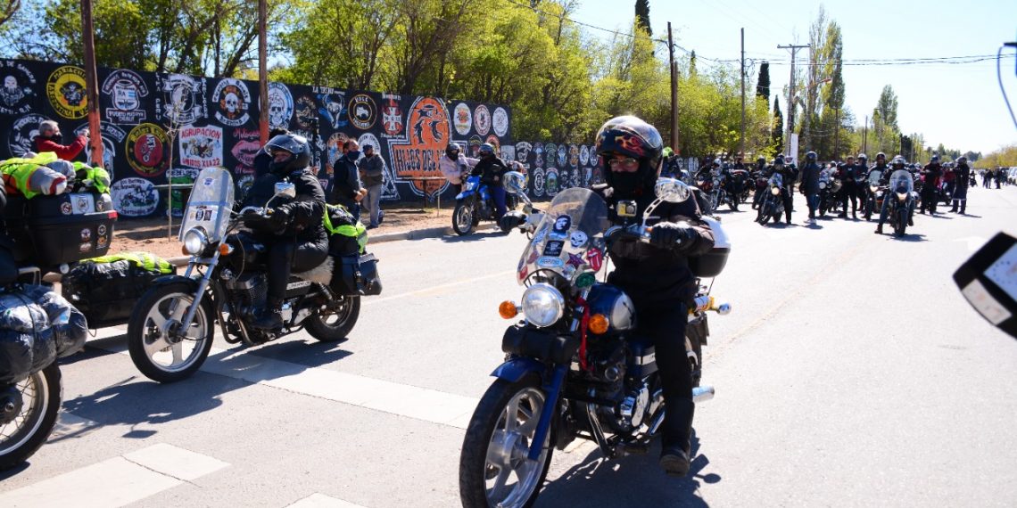 Motoqueros partieron de Cutral Co hacia San Martín de los Andes