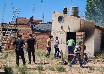 Ardió una precaria casa en barrio Otaño de Huincul
