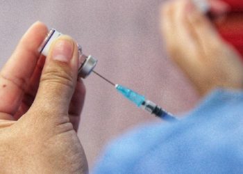 Vacunas: llegaron 23.400 Pfizer y 10.000 Sputnik V de la primera dosis a Neuquén