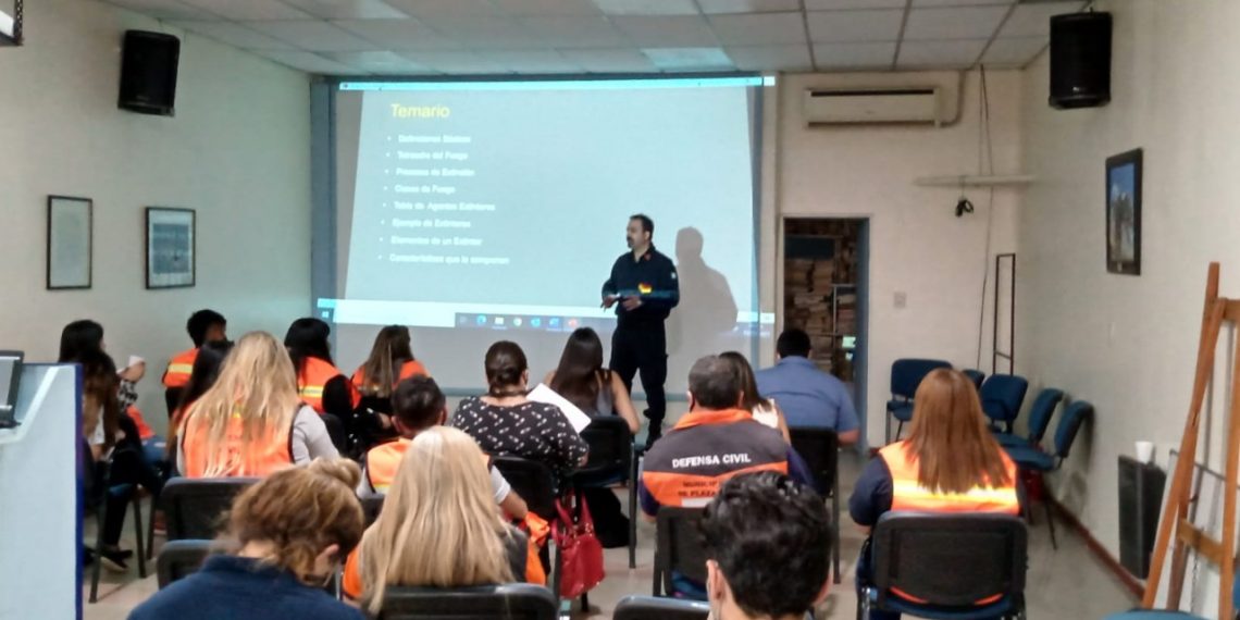 Huincul capacitó al personal de Defensa Civil sobre el uso de extintores