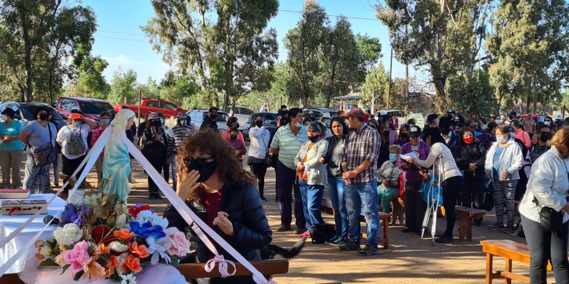 Fieles católicos participaron de la procesión en el día de la Virgen en Cutral Co