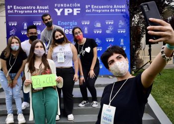 YPF hizo un cierre anual con más de 200 becarios