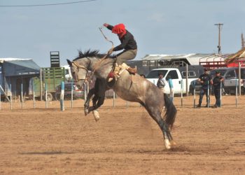 Plaza Huincul tuvo un fin de semana de jineteada y fiesta campera