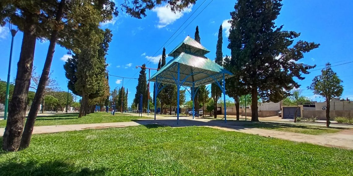 Plaza Huincul sigue trabajando sobre los espacios verdes