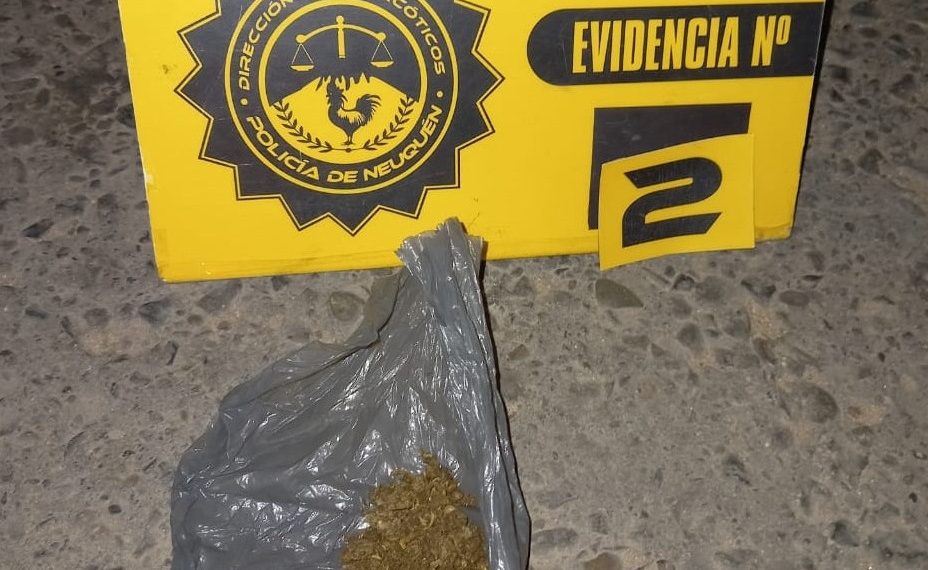 Cutral Co: Lo demoraron por hacer delivery de droga en un remis