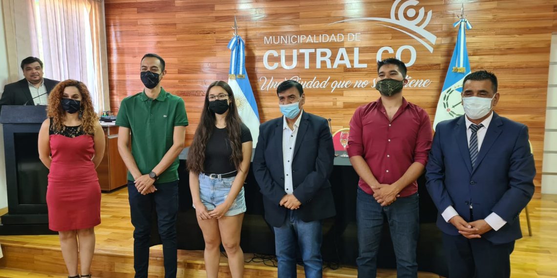 Cutral Co: Pía Mieres recibió un aporte económico para viajar a Cosquín