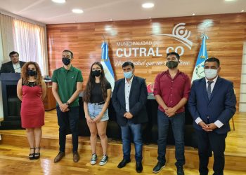 Cutral Co: Pía Mieres recibió un aporte económico para viajar a Cosquín