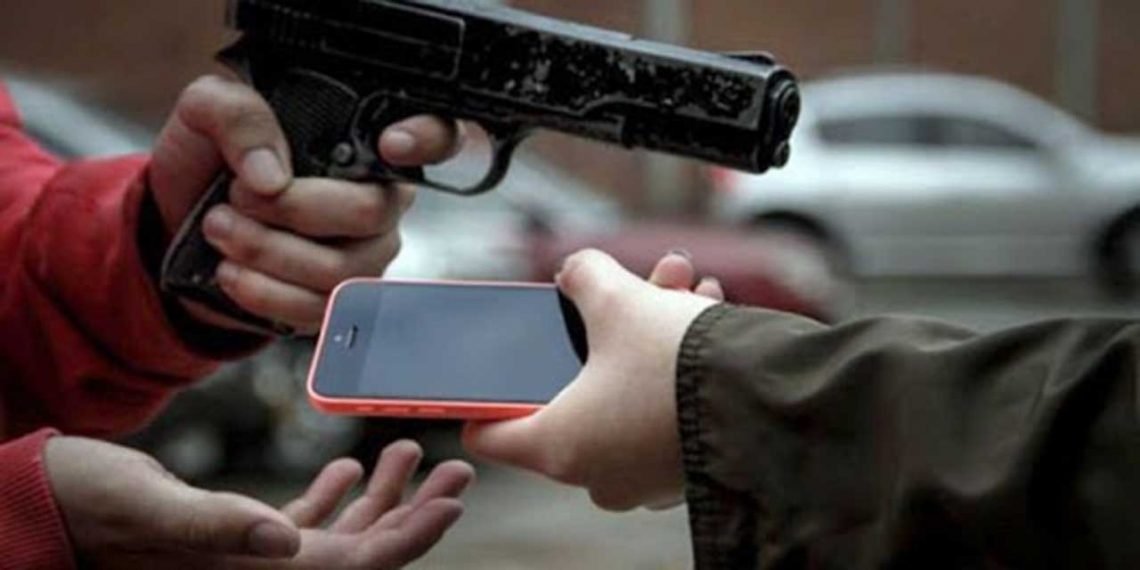 Cutral Co: asaltaron a dos adolescentes y les robaron los celulares