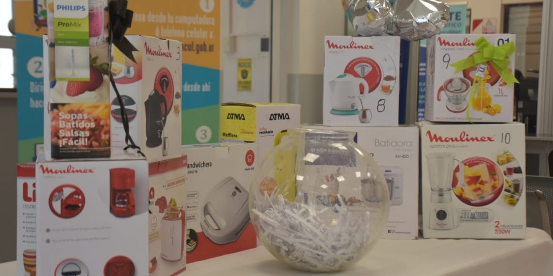 Sortearon a los contribuyentes que pagaron con débito automático en Plaza Huincul