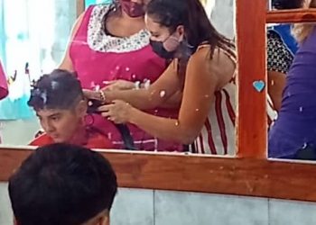 En el barrio Pampa de Cutral Co hay corte de pelo