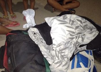 Plaza Huincul: una madre está en la calle con sus hijos y pide ayuda