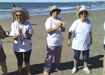 Los abuelos y abuelas de Cutral Co ya disfrutan del mar de Las Grutas