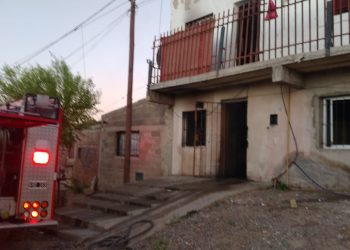 Bomberos acudieron a un incendio en un departamento de Cutral Co