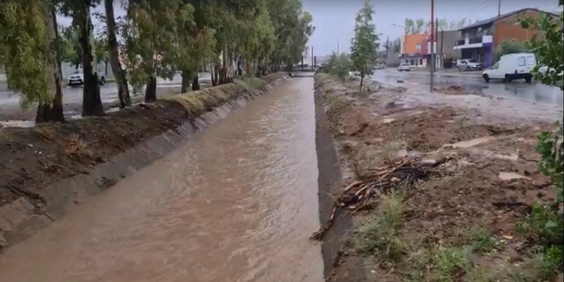 Canalito con agua