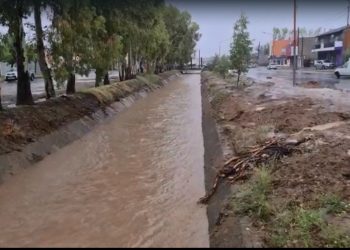 Canalito con agua