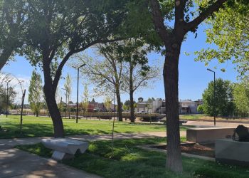 El zanjón chico que divide a Cutral Co y Plaza Huincul se transformó en un paseo