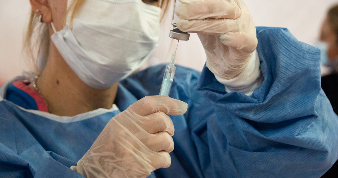 Viernes 11: vacunan contra el COVID-19 en los centros de salud