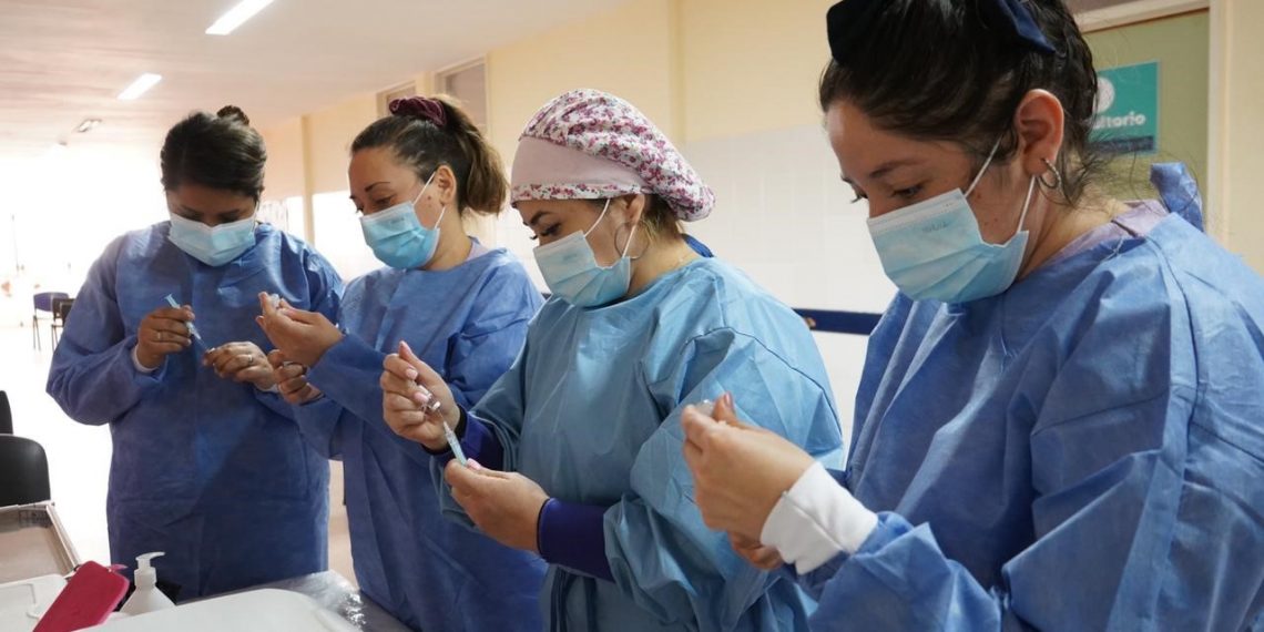 Viernes 11: vacunan contra el COVID-19 en los centros de salud