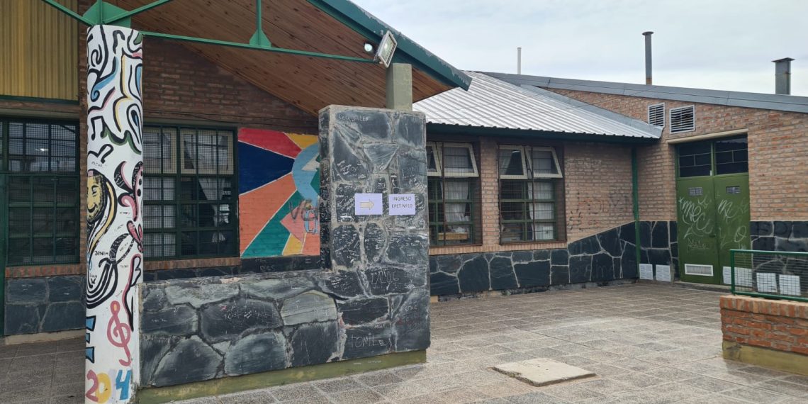 Huincul: alumnos de la EPET 10 seguirán cursando el POEC en el CPEM 51
