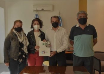 Plaza Huincul premió a la arquitecta ganadora del concurso “Islas Malvinas”