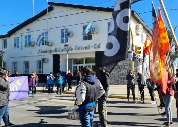 El Polo Obrero se manifestó en Cutral Co y pidió por los kits escolares