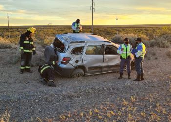Volcó en la ruta nacional 22 y está en el hospital