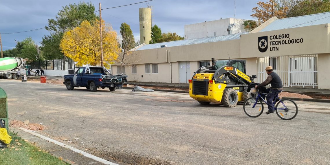 Avanza la obra de estacionamiento en el Colegio Tecnológico de Cutral Co