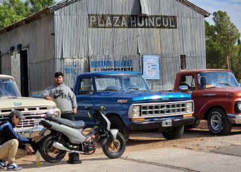 Cumple de Plaza Huincul: ya se disfruta el encuentro multimarcas