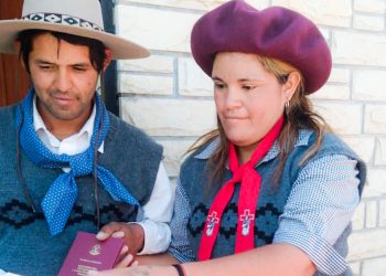Cabalgaron desde Sauzal Bonito hasta Plaza Huincul para casarse