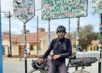 Fin de la travesía: el cutralquense, Guillermo Quevedo, llegó a La Quiaca en bici