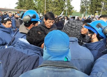 Marcelo Rucci estuvo en Plaza Huincul e hizo una asamblea en la refinería